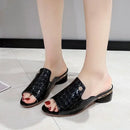 Mule Croco Bella™ Em Couro Texturizado com Salto Bloco Baixo