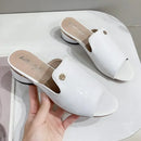 Mule Croco Bella™ Em Couro Texturizado com Salto Bloco Baixo